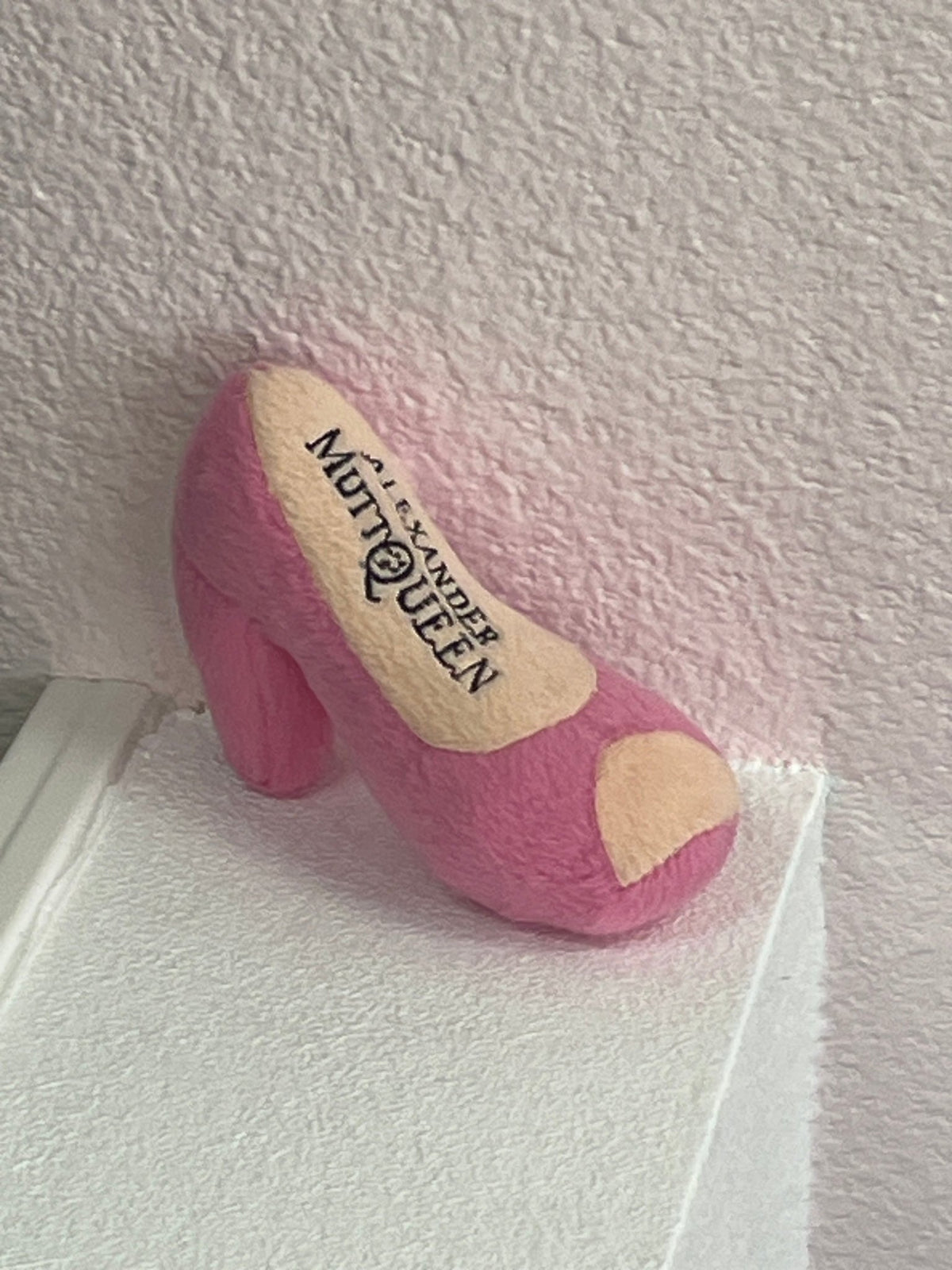 Dog Diggin Designs - Alexander MuttQueen Heel Toy - Doglicious Bakery Bites