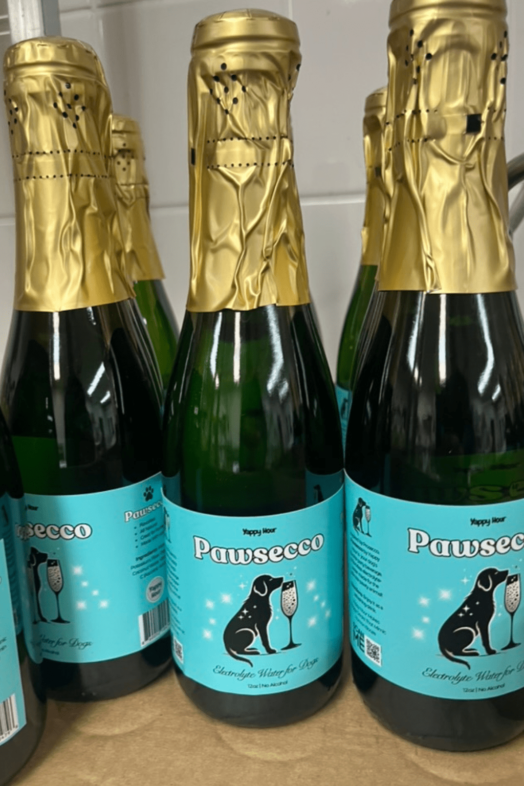 Yappy Hour - Pawsecco Dog Prosecco - Doglicious Bakery Bites