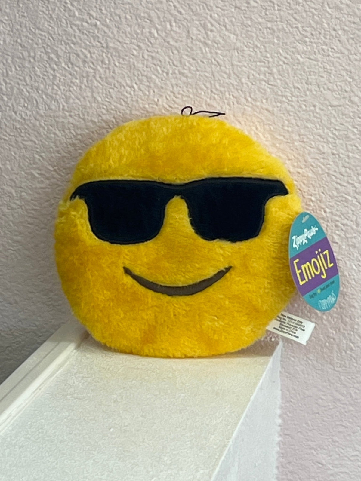 ZippyPaws Emojiz - Cool Emoji Toy - Doglicious Bakery Bites